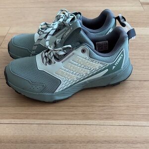 Adidas Terrex Tracefinder Trail Running Shoes Women’s Size 7 New Without Tags